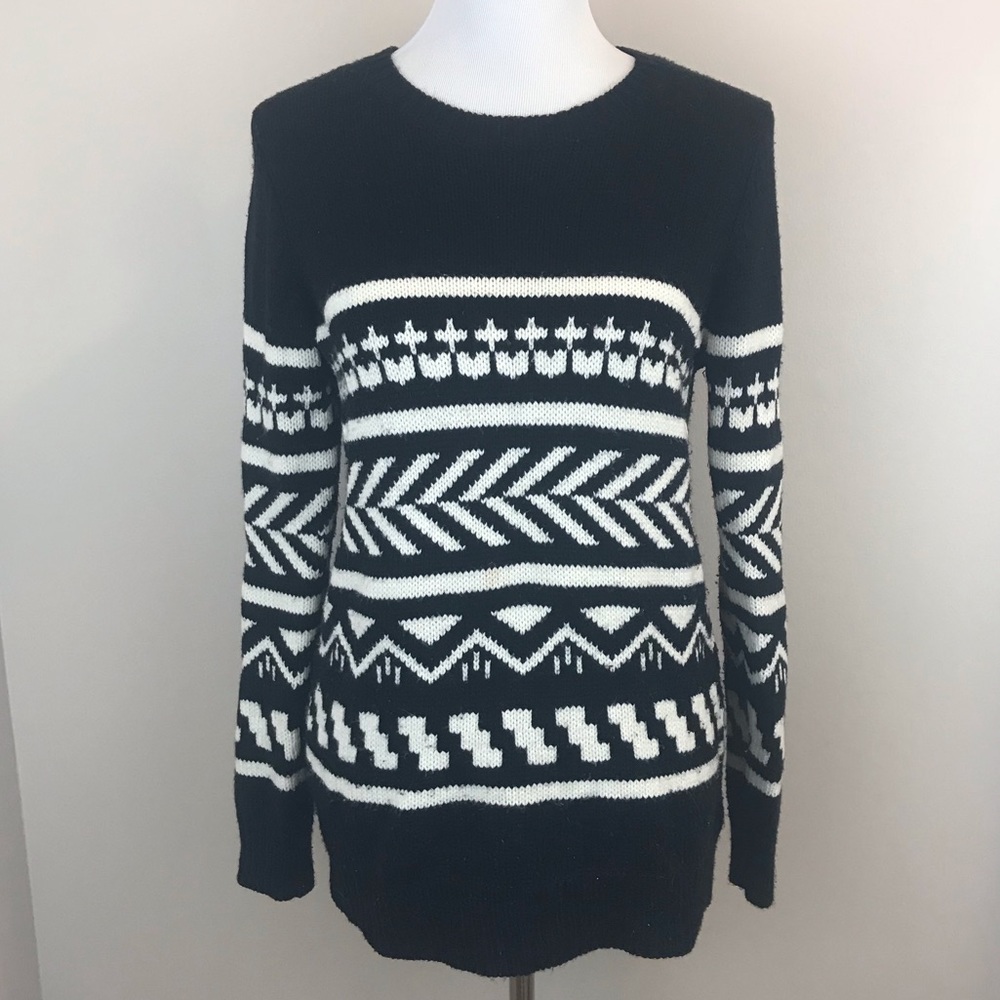 Forever 21 Black and White Geometric Sweater - M